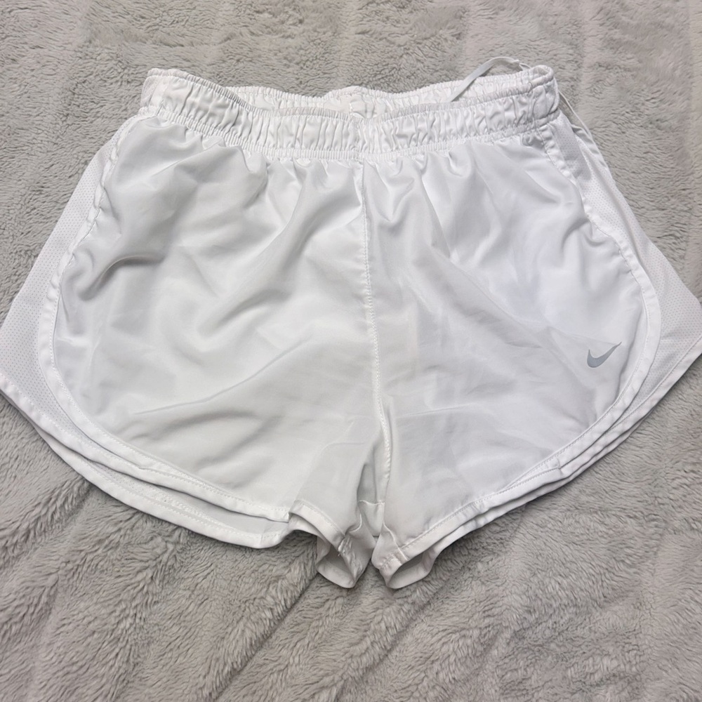 white nike shorts size medium